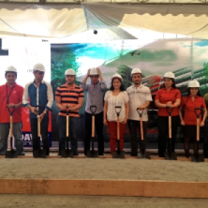 JDSM, PIC Executive Board and Managers at the ceremonial ground breaking.
